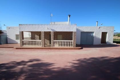 Villa in yecla with 100.000M2 Organic Olive farm, great business opportunity.  Rent to buy option for 24 months