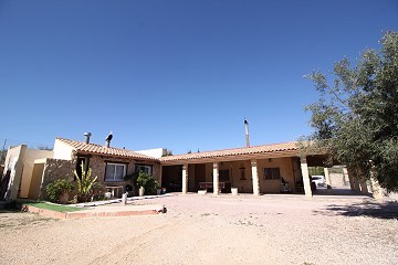 4bed 3bath Villa with garage & garden with room for a pool