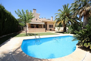 Large Villa with a pool and garden