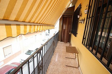 Large townhouse ideal to divide into two apartments for renting, perfect location