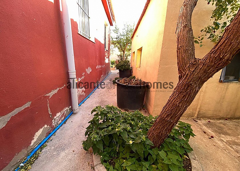 3 Bed 2 Bath Townhouse with 2 Bed Guest house in Alicante Dream Homes Hondon